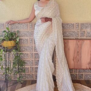 Women's-Silk-Blend-Woven-Design-Celebrity-Saree-With-Blouse-Piece
